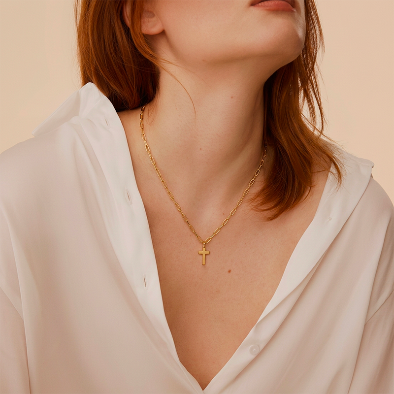 Collier chaîne croix dorée