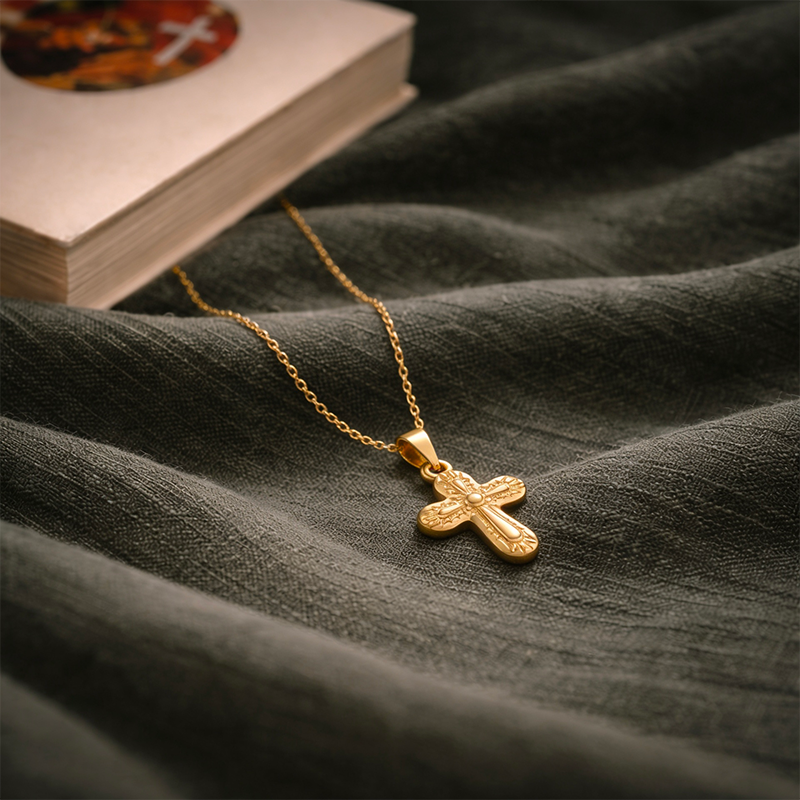 Collier croix arrondie dorée