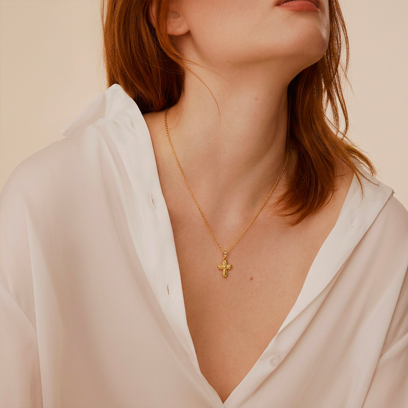 Collier croix arrondie dorée