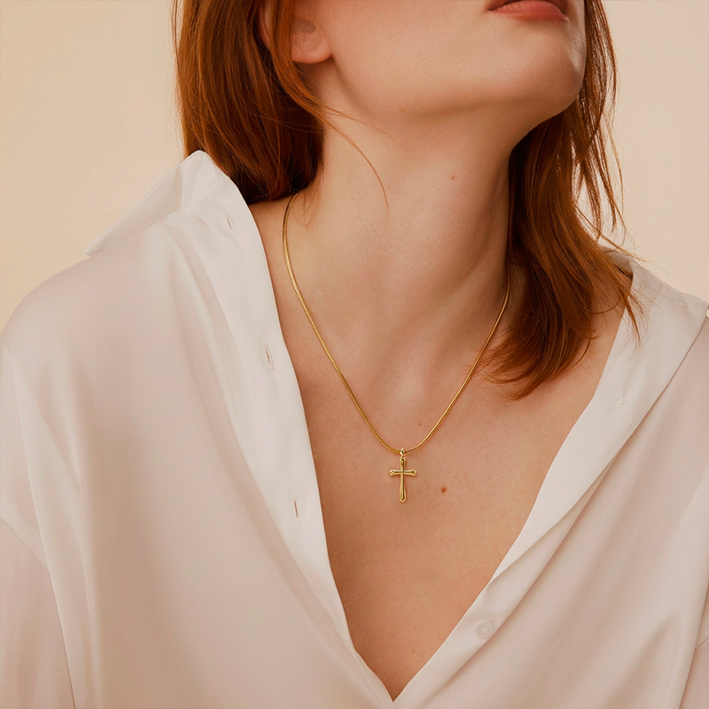 Collier croix doré dorée