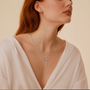 Collier croix élégant argentée