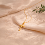 Pendentif croix minimaliste femme dorée