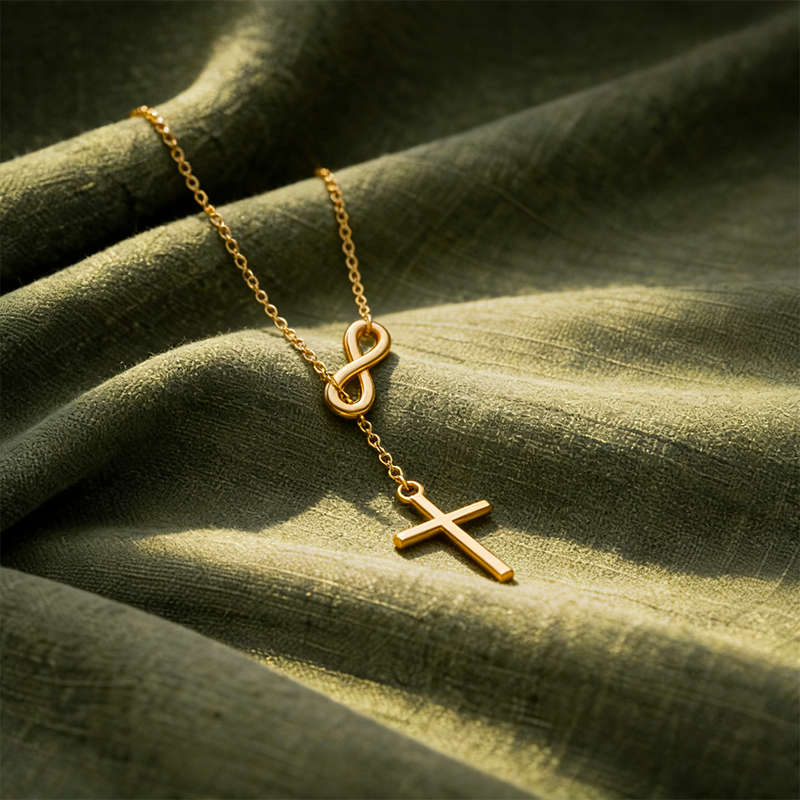 Collier infini et croix dorée