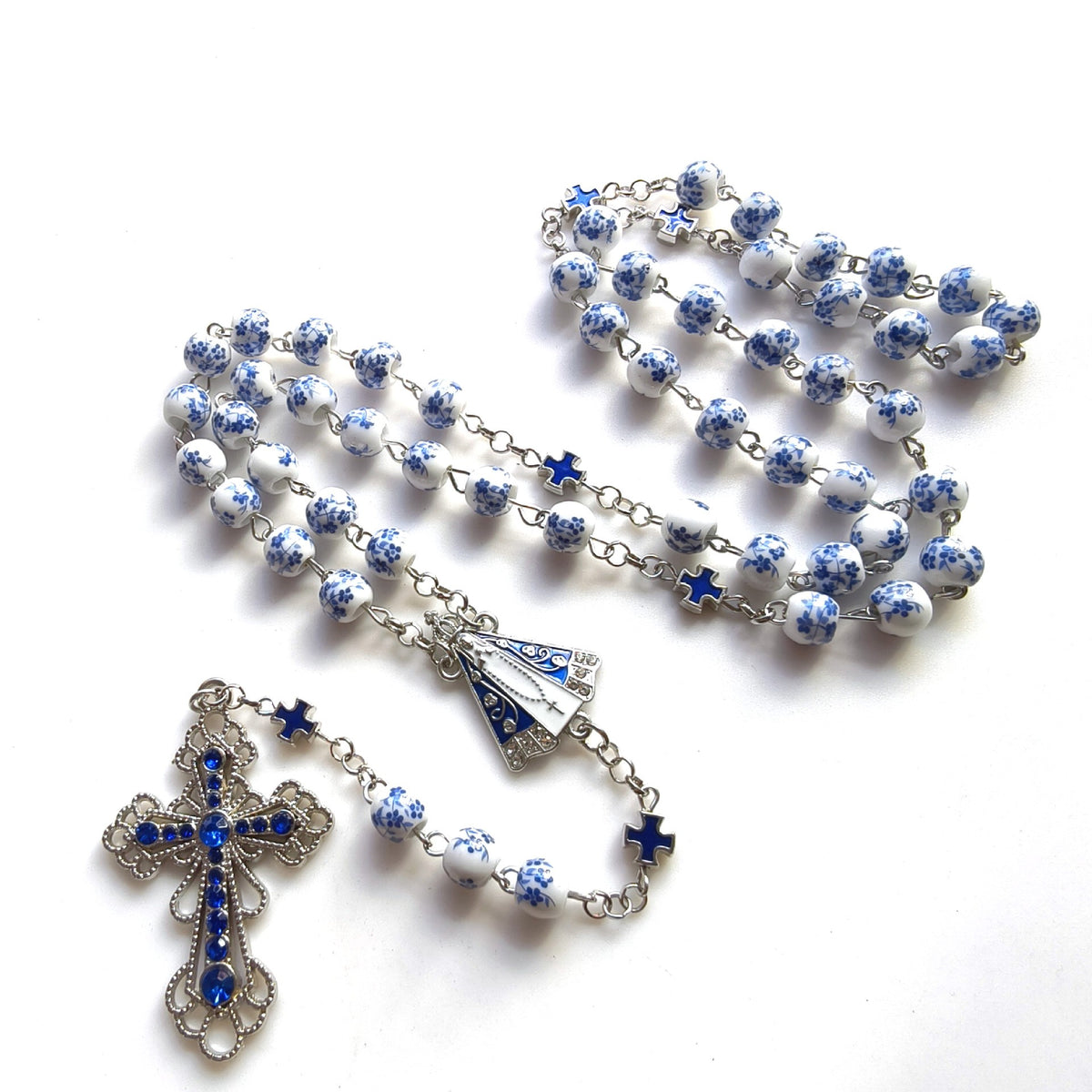 Chapelet céramique bleu et blanc, croix sertie de strass bleus